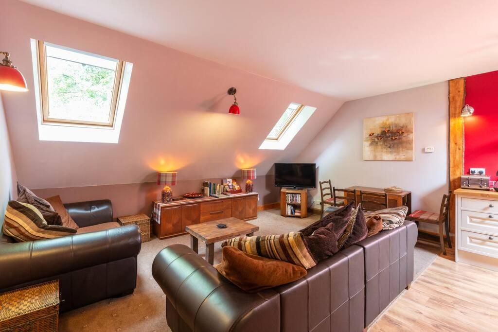 The Beeches Studio, Highlands Of Scotland Нютънмор Екстериор снимка