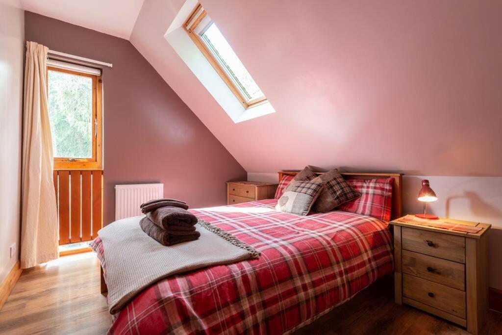 The Beeches Studio, Highlands Of Scotland Нютънмор Екстериор снимка