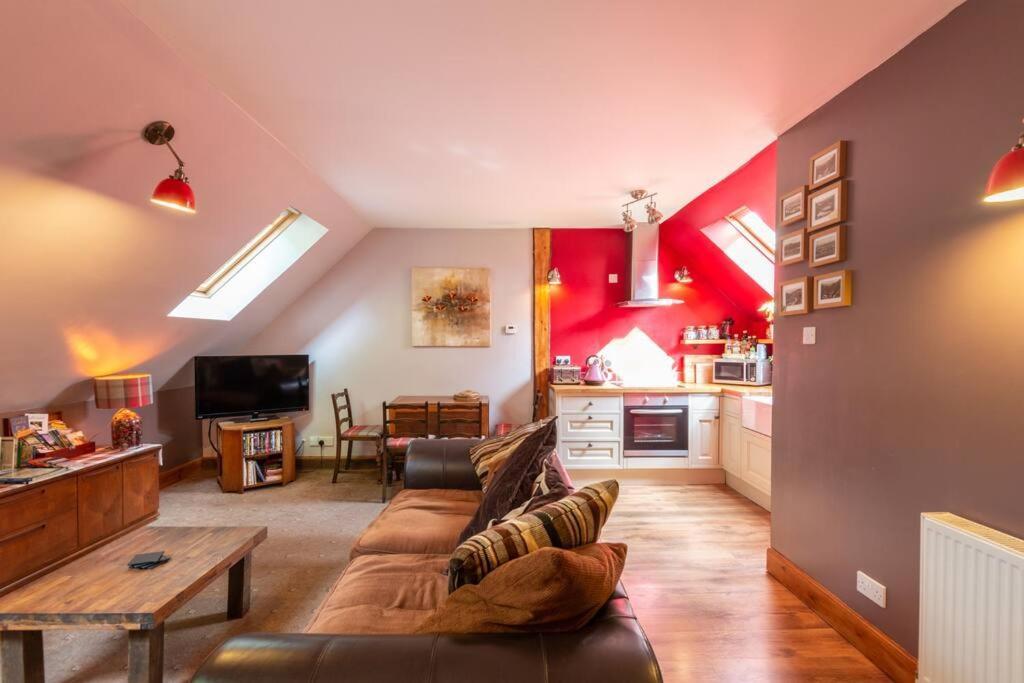 The Beeches Studio, Highlands Of Scotland Нютънмор Екстериор снимка