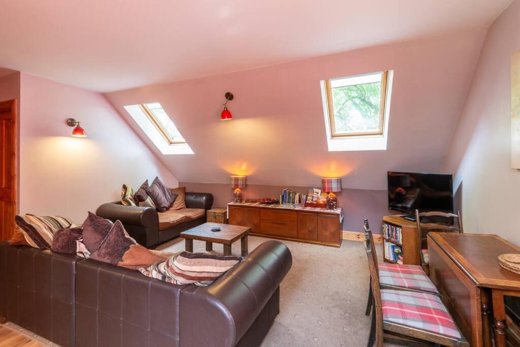 The Beeches Studio, Highlands Of Scotland Нютънмор Екстериор снимка